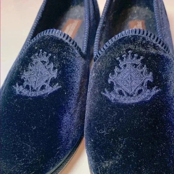 Packard by Foamtreads Crown Crest Navy Velvet Loafers  w 1” wedge heel. - Picture 5 of 9